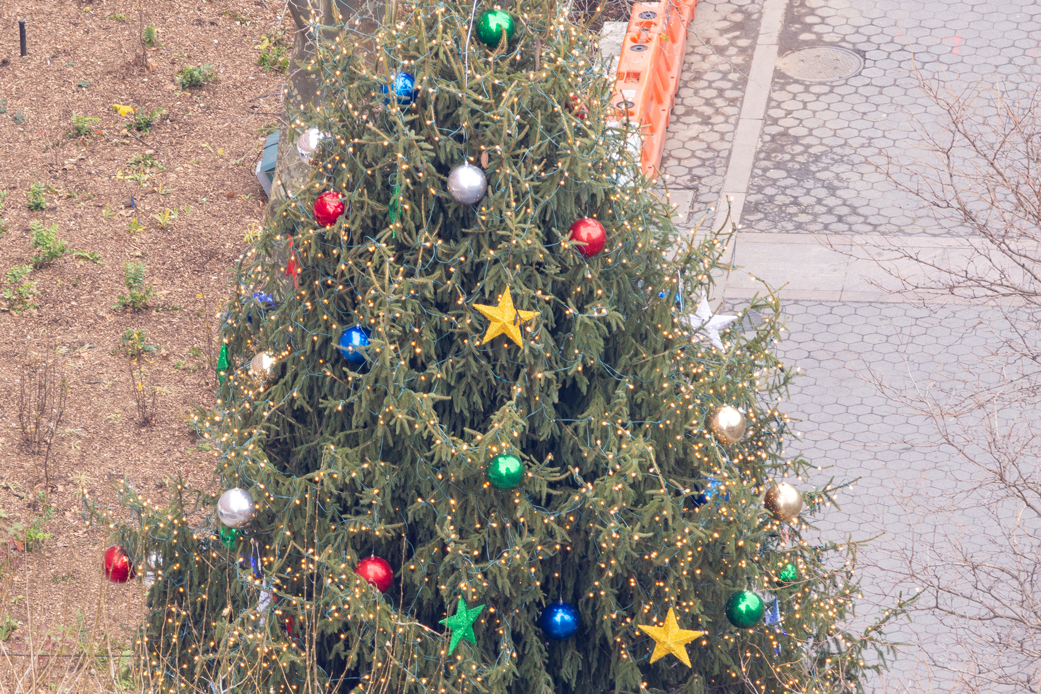 A Christmas tree at Brooklyn Commons photographed at 600mm